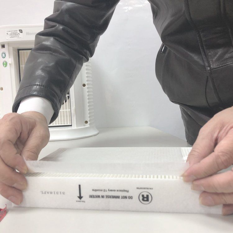 将滤网贴在内层滤网上